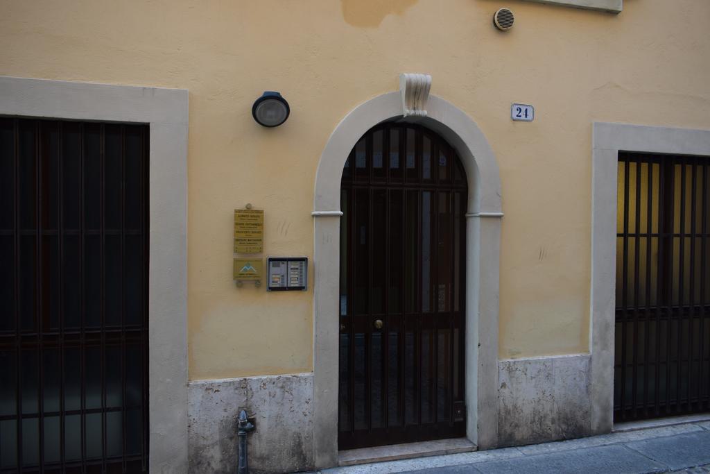 Filippini 24 Apartment Verona Luaran gambar
